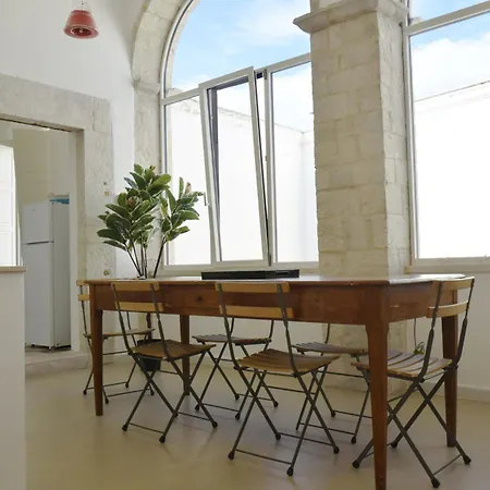Second Floor Trani