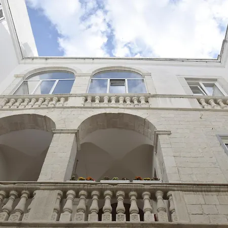 Second Floor 아파트